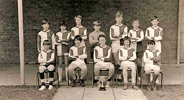 The under-16's football team, 1972